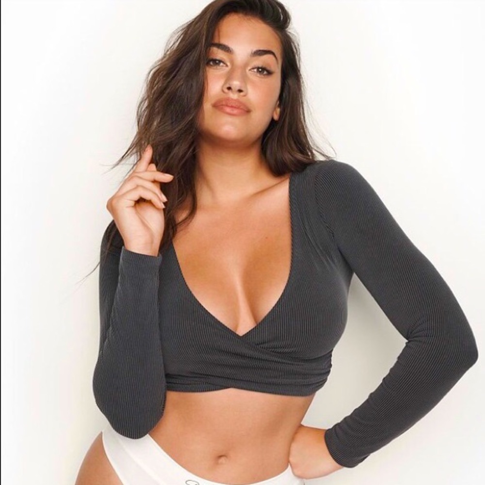 VS Ribbed Long Sleeve Deep V Crop Top - Charcoal